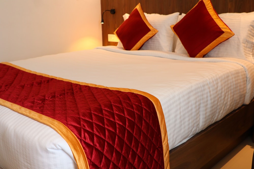 Deluxe Room - Photo 9