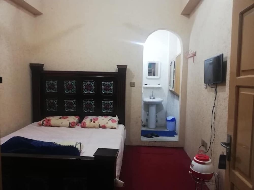 Standard Double Room - Photo 8