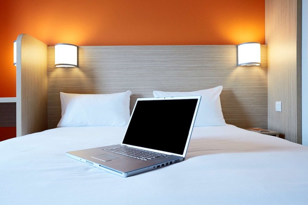 Standard Room, Multiple Beds (One Double Bed and One Single Bed) photo 2