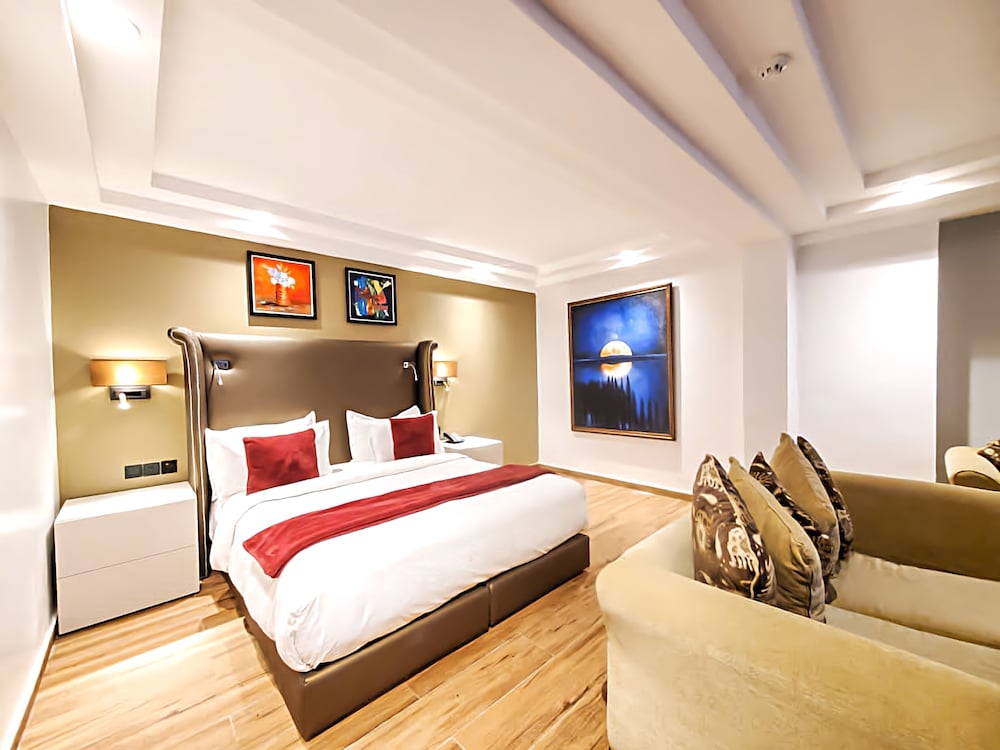 Studio Suite - Photo 1