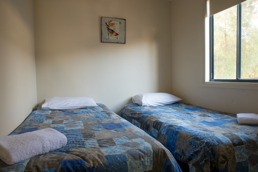 Family Suite, 2 Bedrooms, Non Smoking, Kitchen (4 Night  Family Getaway) photo 3