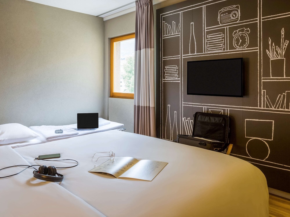 Room, 2 Twin Beds - Photo 3