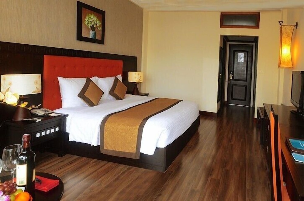 Deluxe King Room, Ocean Side - Photo 2