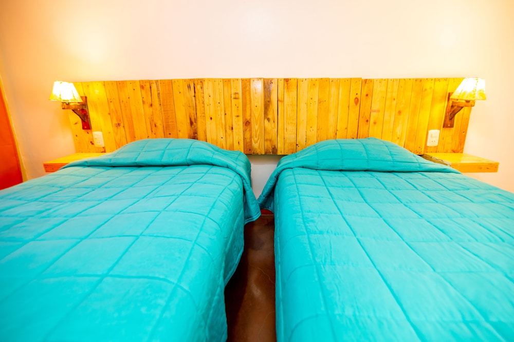 Double Room, 2 Twin Beds, Shared Bathroom photo 2
