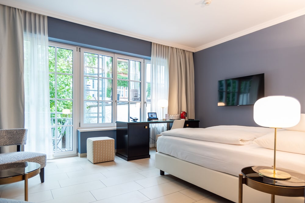 Suite, Balcony, Garden View