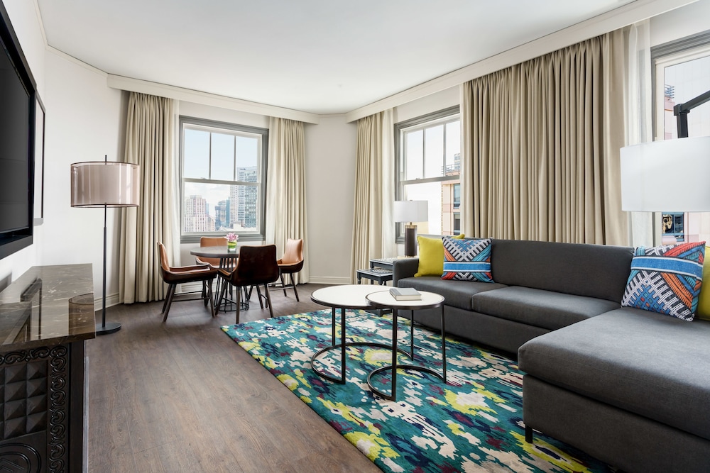 Superior Suite, 1 King Bed, City View (One Bedroom Suite)