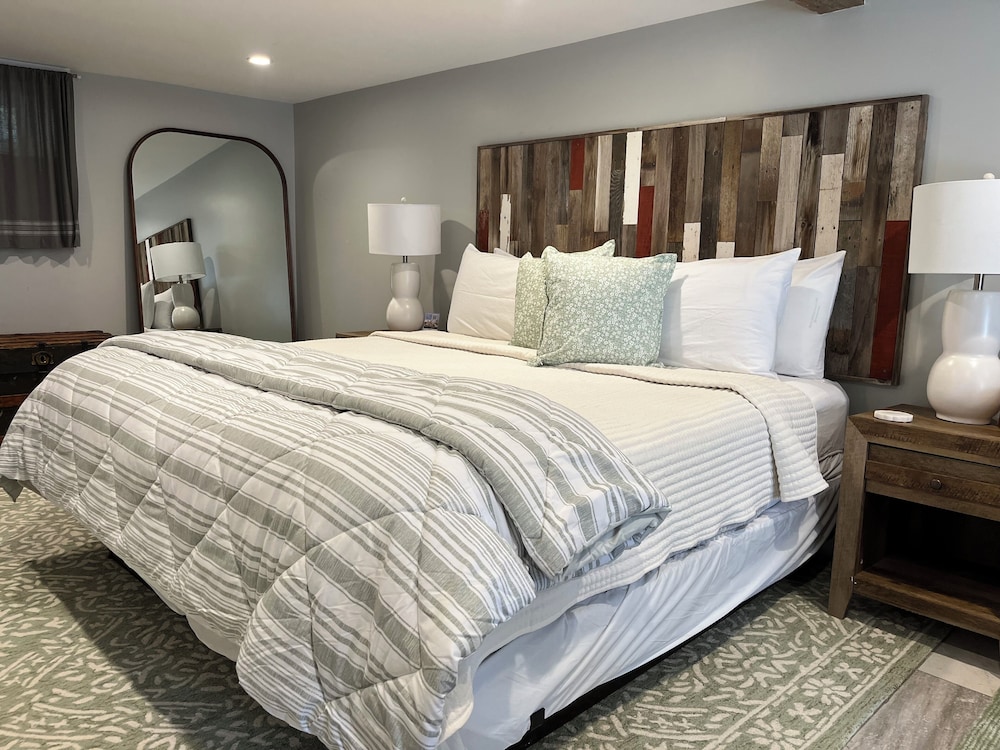 Economy Room, 1 King Bed