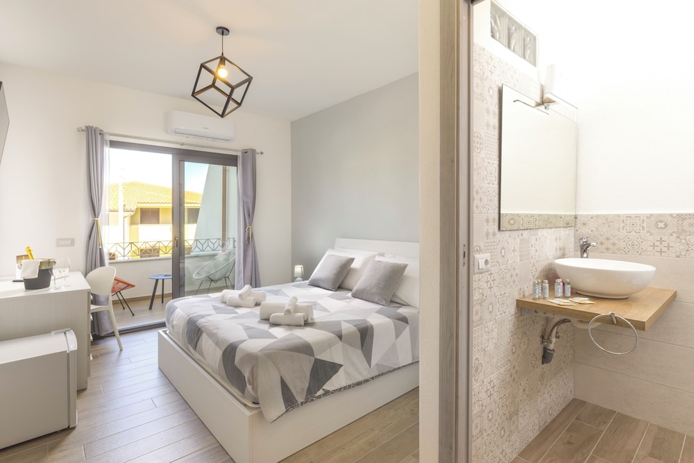 Design Double or Twin Room, Private Bathroom, Courtyard View photo 2