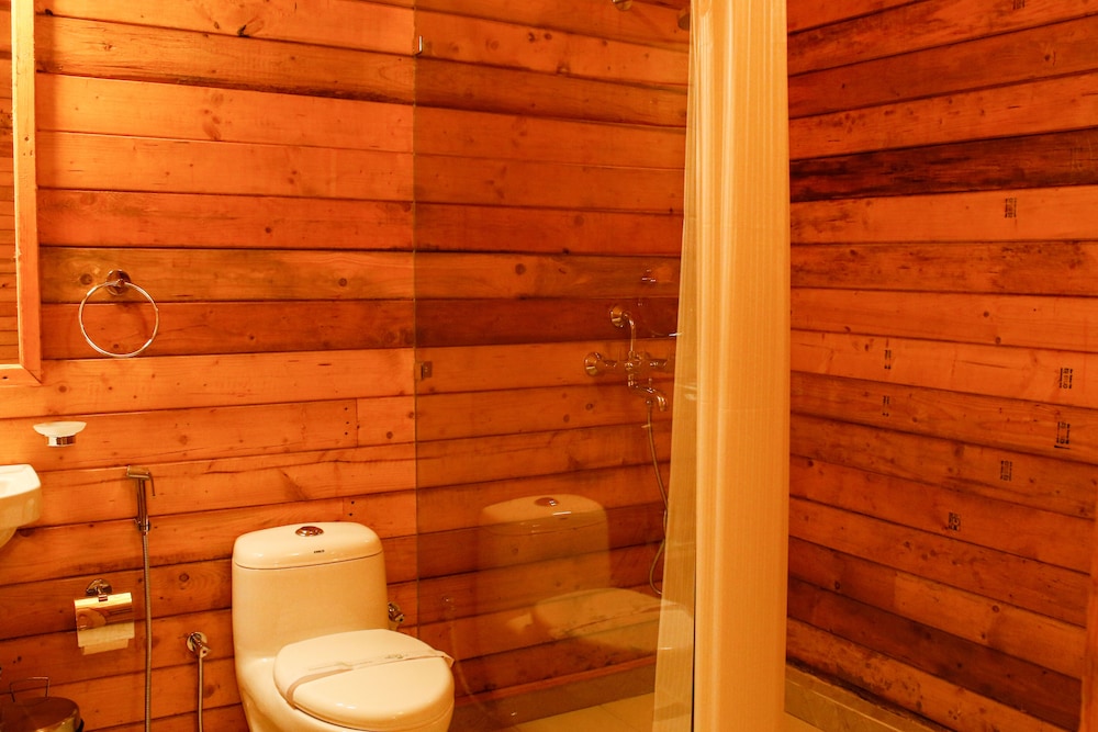 Luxurious Wooden Suite Room - Photo 3