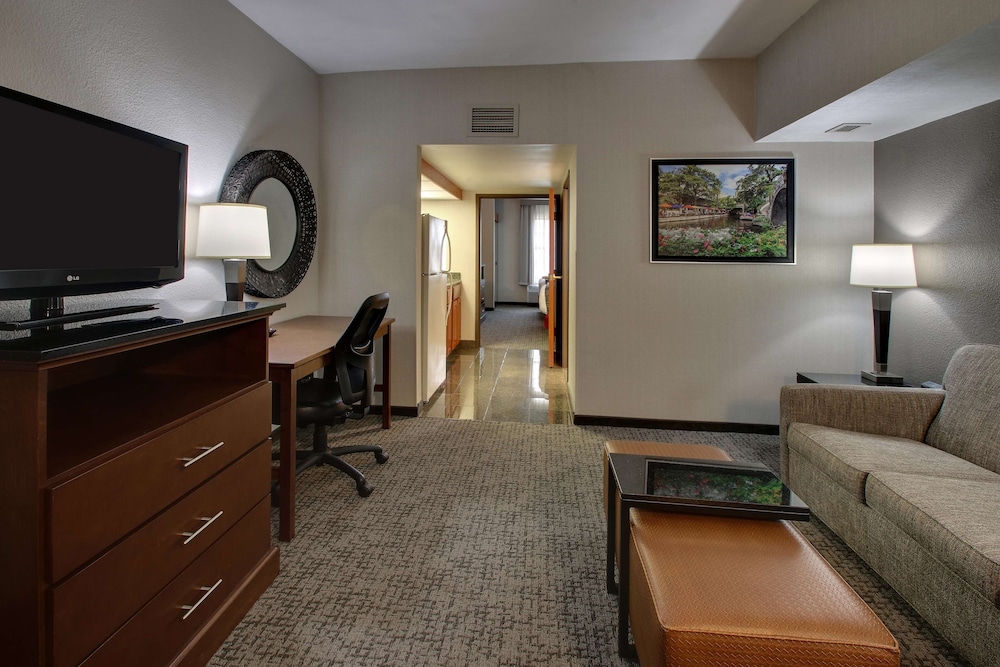Suite, Multiple Beds, Refrigerator & Microwave (2 Rooms, Upper Floor) photo 1