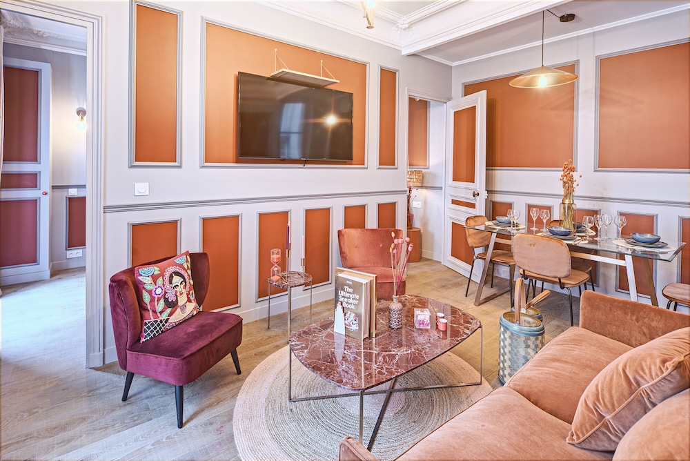 Luxury Apartment, Ensuite, Courtyard View photo 3