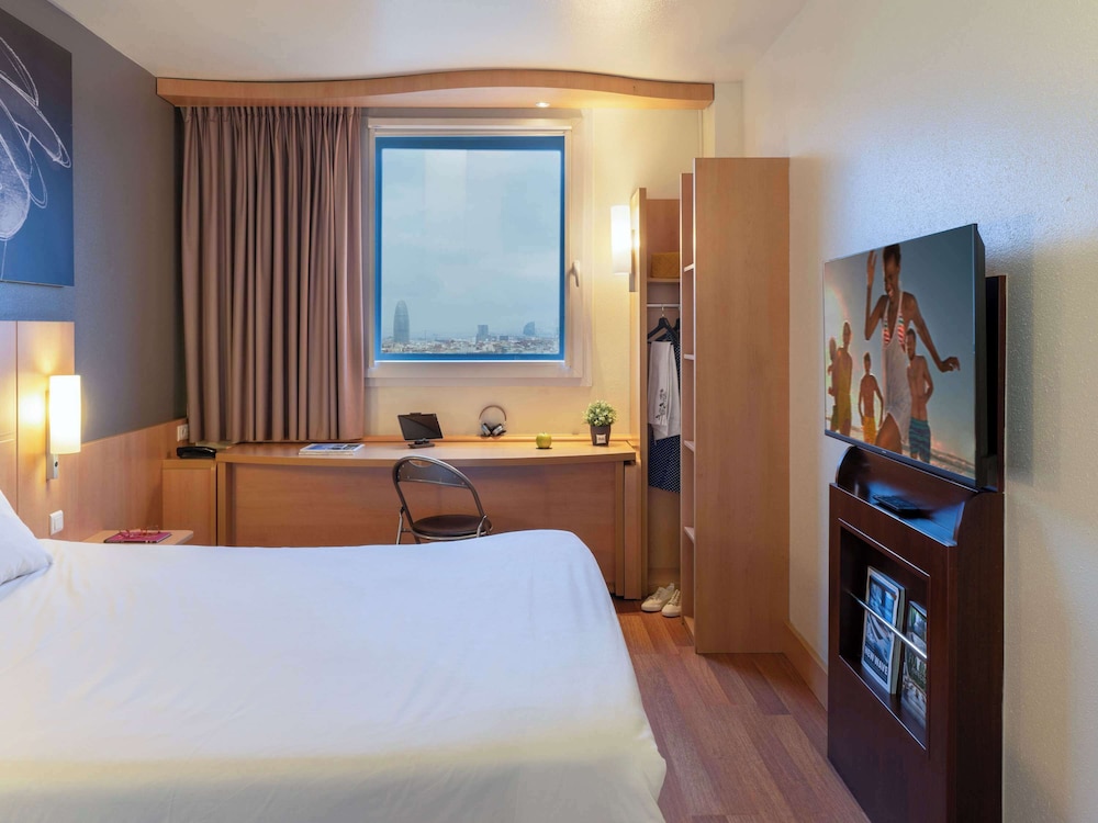 Standard Room, 1 double bed and 1 twin bed photo 3