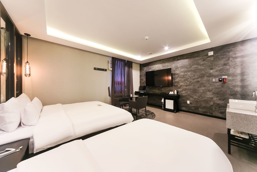 Deluxe Twin Room - Photo 2