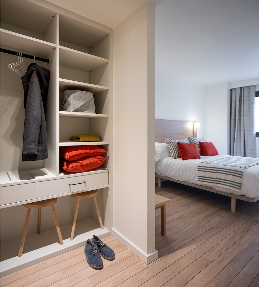 Apartment, 2 Bedrooms - Photo 3