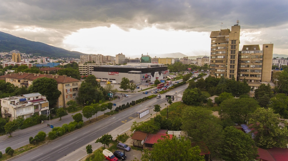 Studio Apartment with Balcony photo 2