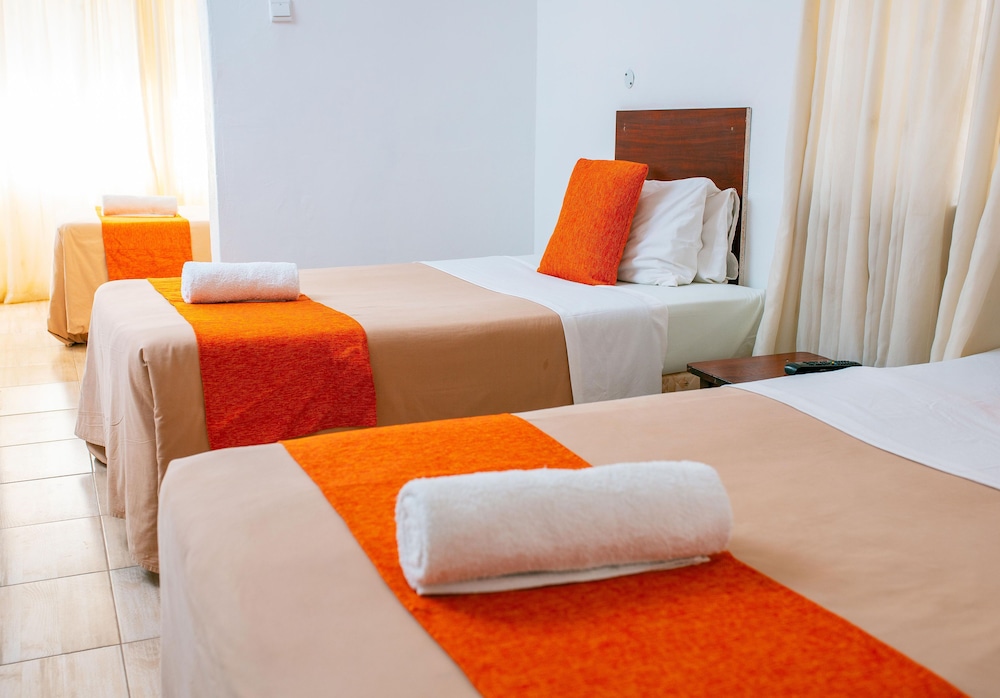 Economy Triple Room, 3 Twin Beds photo 2