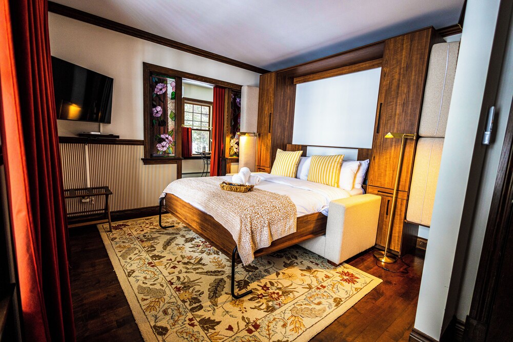 Superior Suite, 1 Bedroom, Balcony, Lake View
