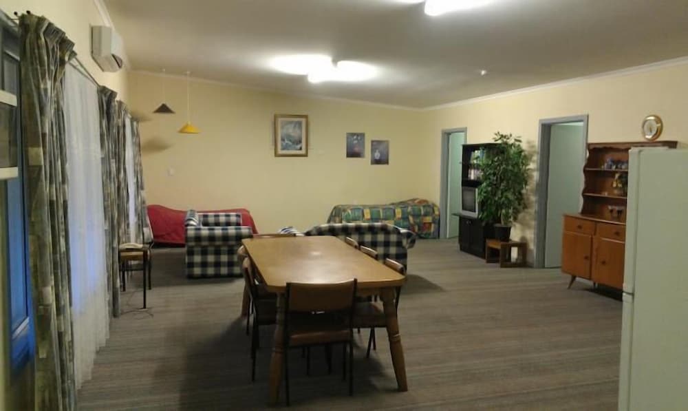 Standard Suite, Multiple Bedrooms, Non Smoking, Kitchenette (4 Bedroom Apartment) photo 3