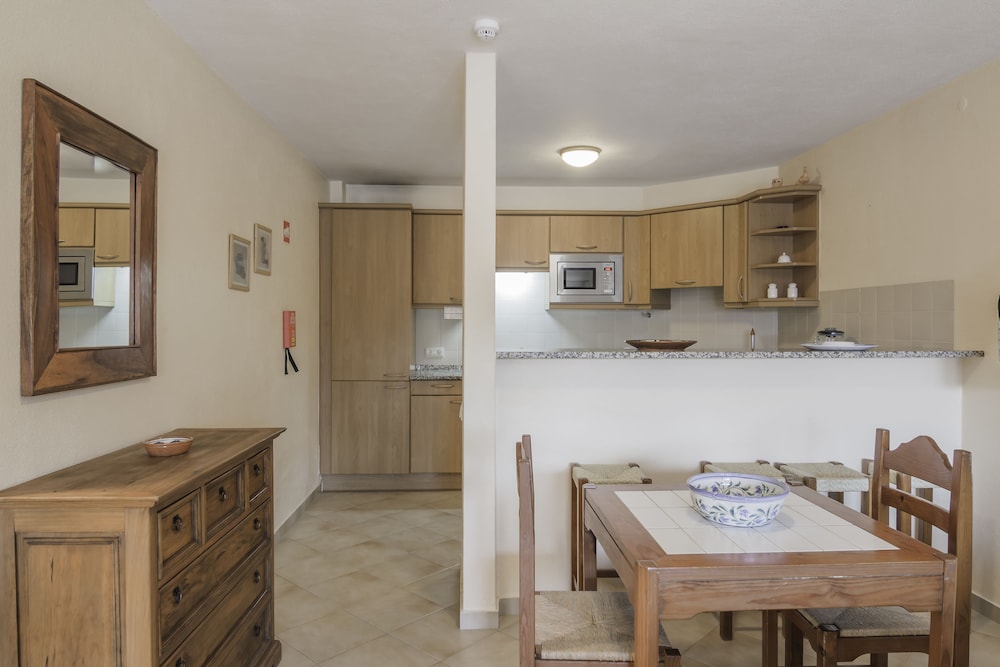 Apartment, 1 Bedroom, Balcony, Pool View photo 3