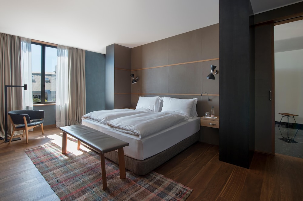 Luxury Suite, Terrace thumbnail 5