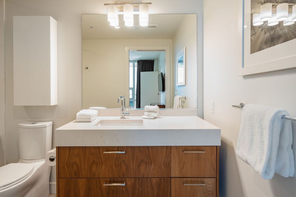 Suite, Multiple Beds (Junior Two Bedroom Suite) thumbnail 6