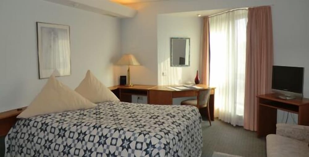 Standard Triple Room, 3 Twin Beds, Non Smoking photo 1