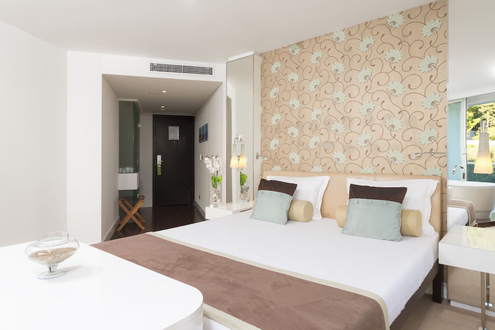 Deluxe Room, Balcony - Photo 1