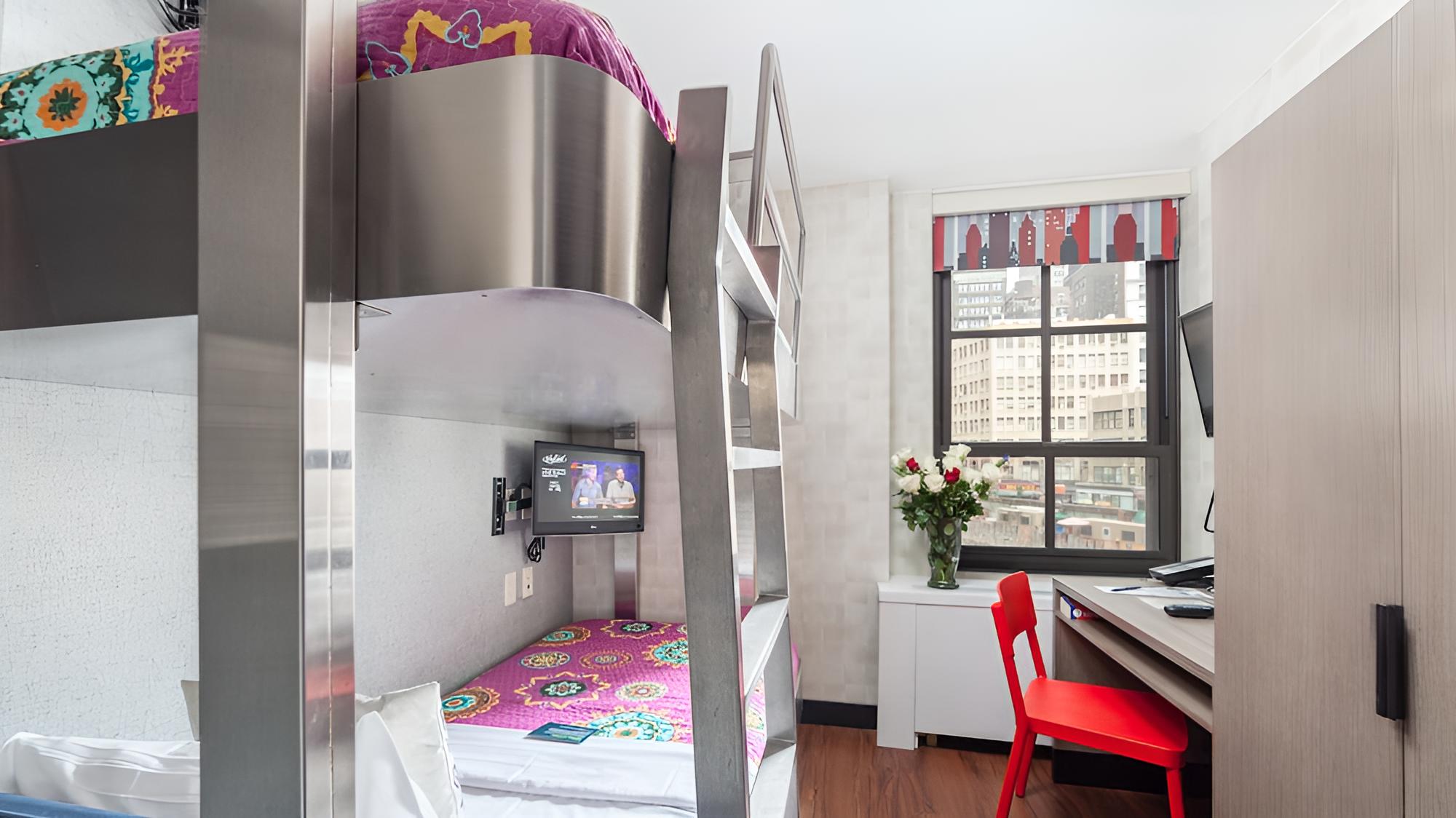 Twin Room Bunk Bed photo 1