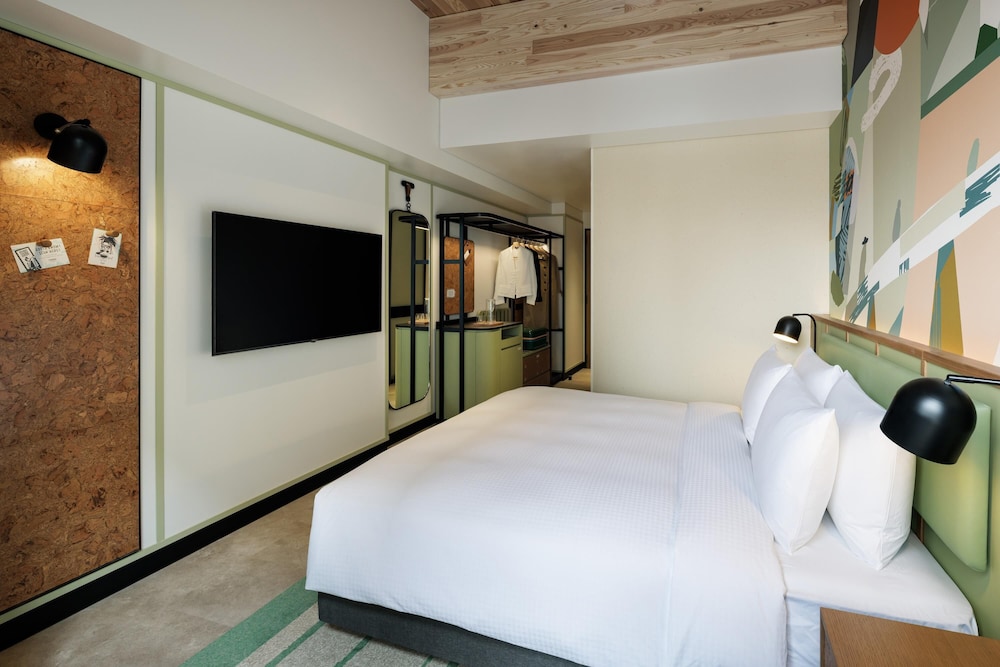 Room, 1 King Bed photo 1