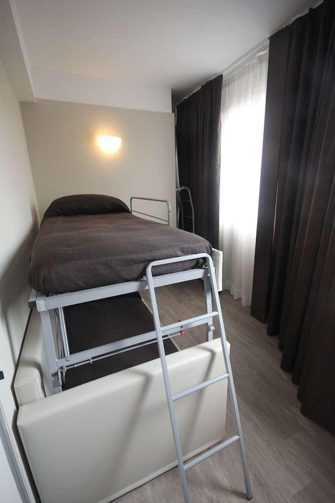 Quadruple Room - Photo 2