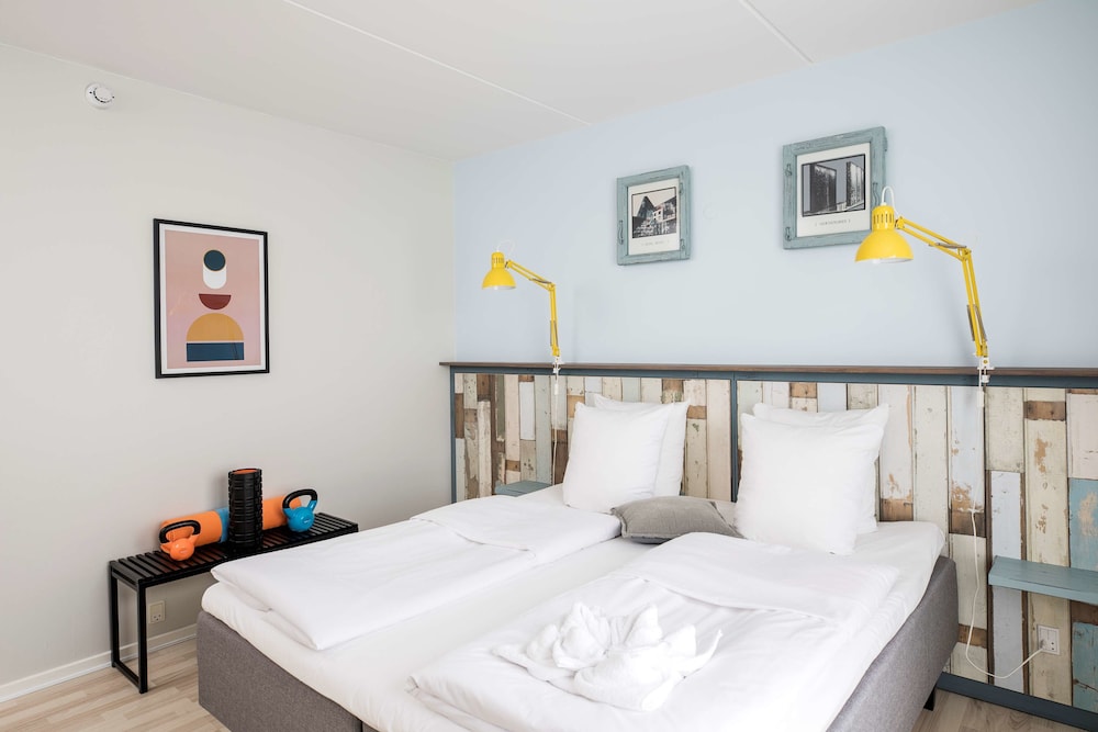 Business Room, 1 King Bed, Bathtub, River View - Photo 3