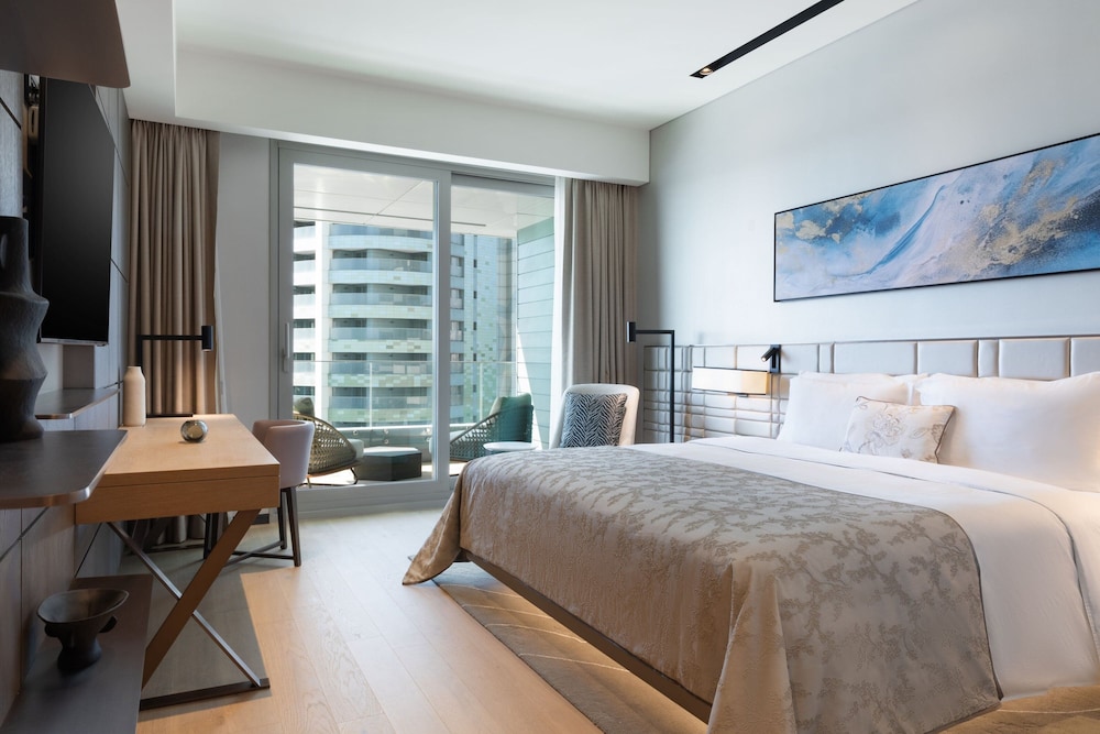 Supreme Four Bedroom Residence, Executive lounge access, 2 Queen, 1 King, 1 Twin, Sea view, Balcony