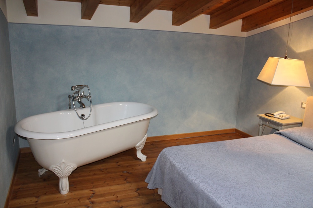 Superior Studio Suite, Balcony, Lake View