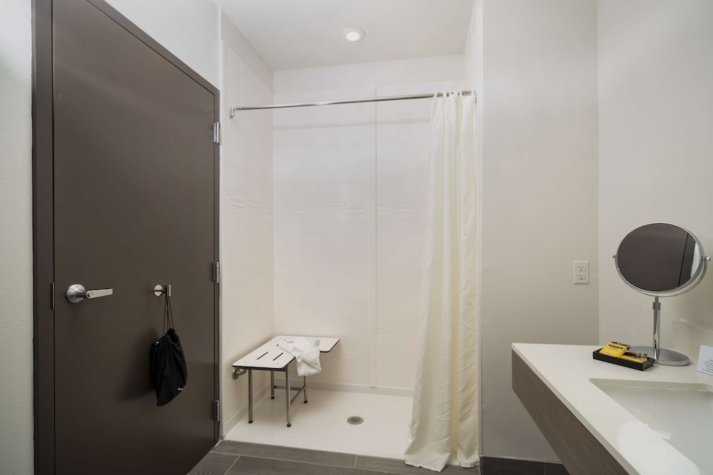 Suite, 2 Queen Beds, Accessible, Kitchen (with Sofabed, Full Kitchen) thumbnail 5