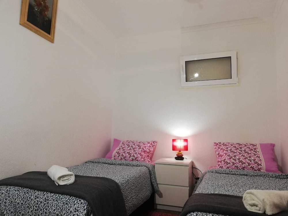 Economy Double or Twin Room, 1 Bedroom, Shared Bathroom