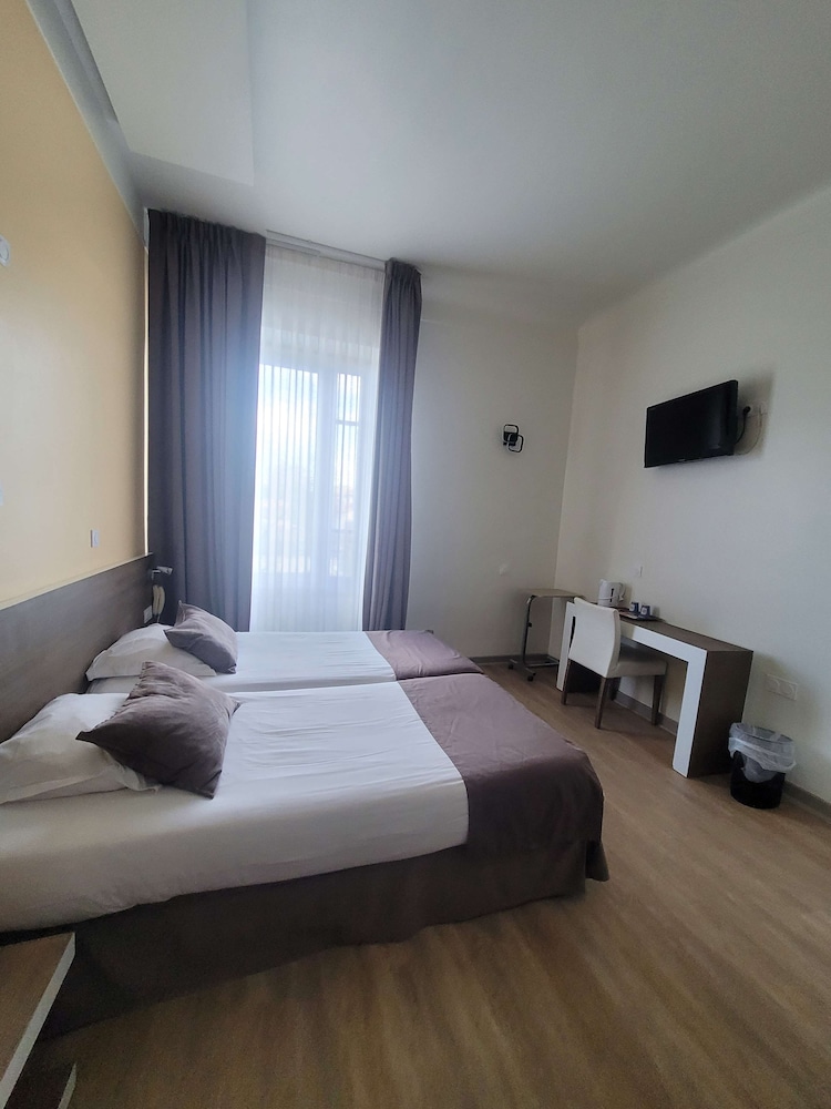 Standard Room, 2 Twin Beds - Photo 73