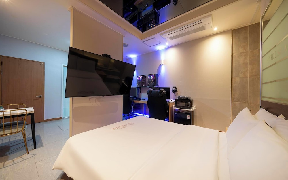 Room (Premium C (Netflix/Disney/air cleaner)