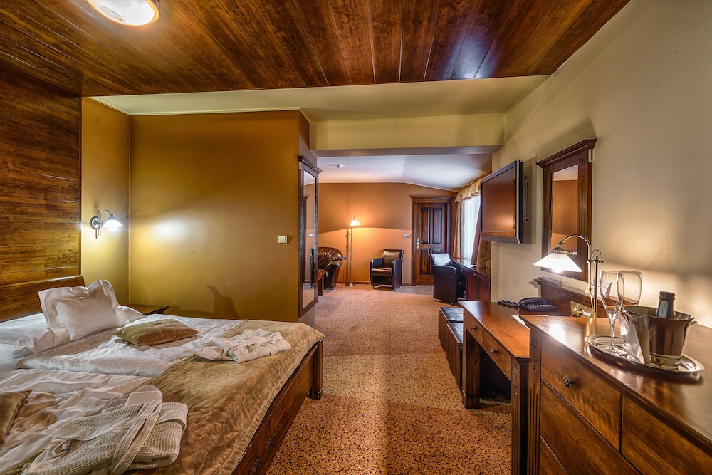 Premium Suite - Photo 1