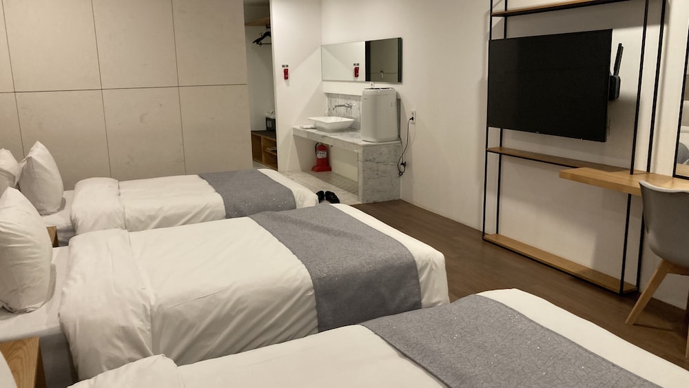 Premium Triple Room photo 2