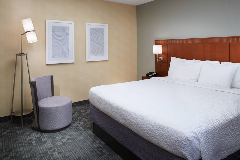 Suite, 1 Bedroom - Photo 1