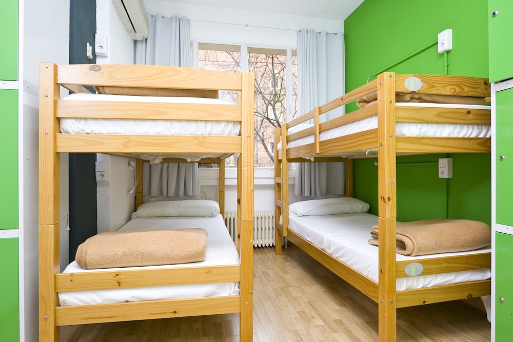 Shared Dormitory, Mixed Dorm, Private Bathroom (1 bed in 4 beds dorm) photo 2
