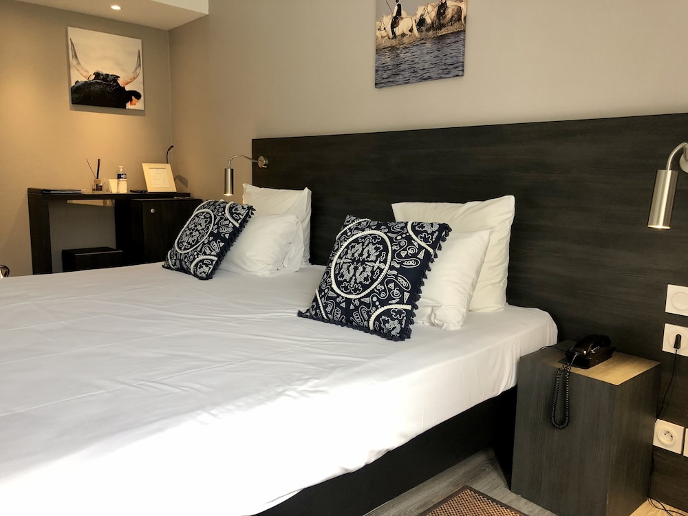 Superior Room, Jetted Tub