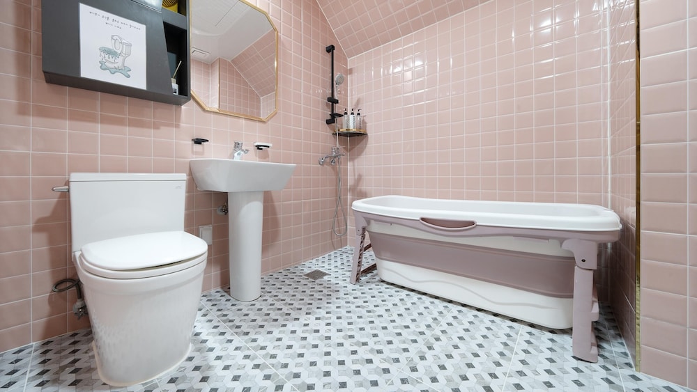 Basic Room, 1 Bedroom (301) - Photo 7