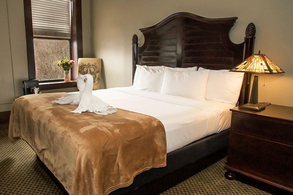 Premium Single Room, 1 King Bed photo 1