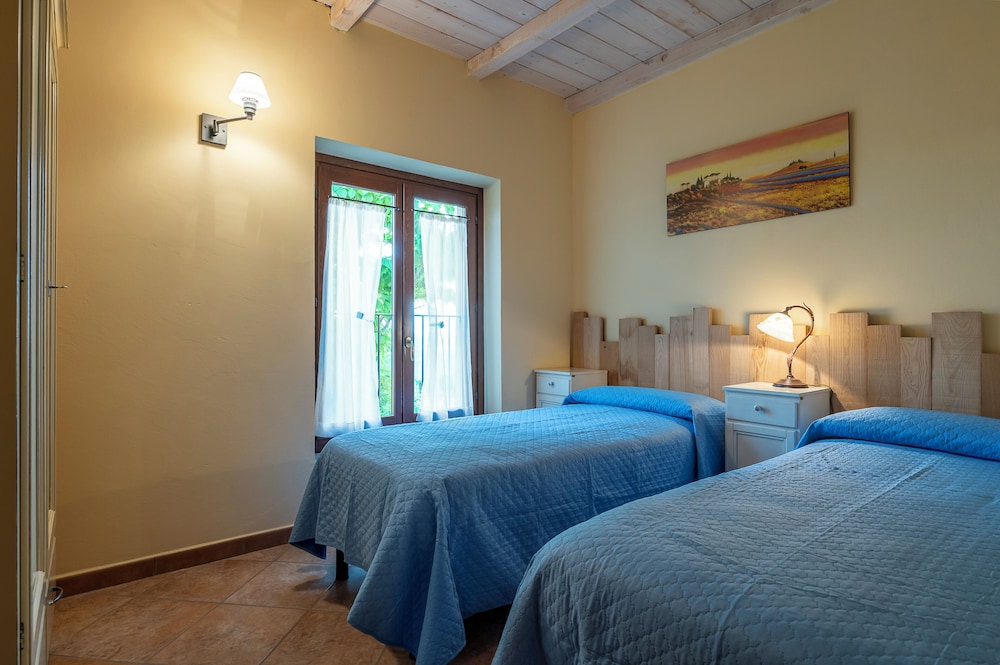 Grand Apartment, 2 Bedrooms, Terrace, Vineyard View photo 2