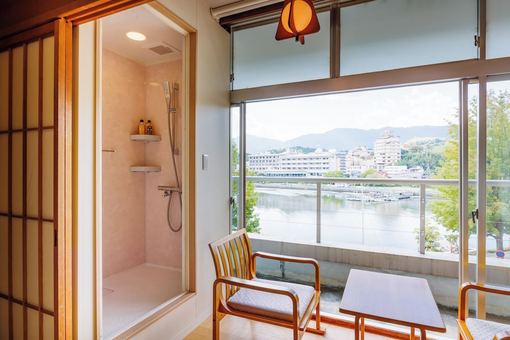 Japanese Style Room with Shared Bathroom photo 3