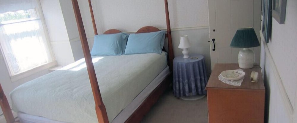 The Violet Room photo 2