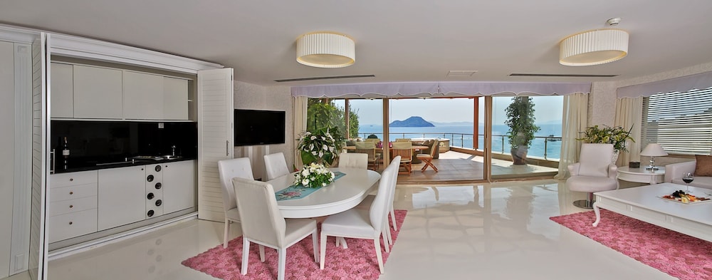 Penthouse Suite Sea View thumbnail 5