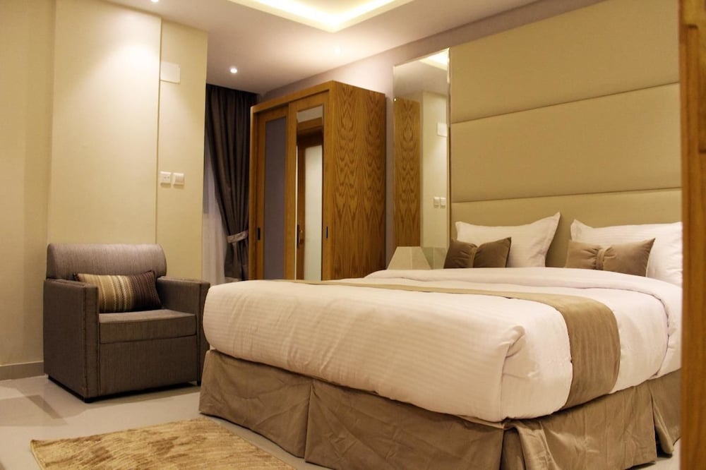 Deluxe Double Room, City View photo 3