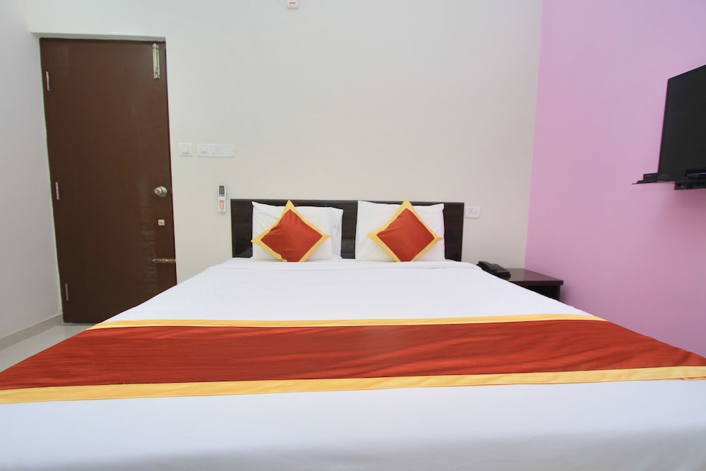 Standard Double or Twin Room, 1 Bedroom, Private Bathroom photo 2